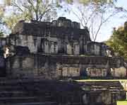 Paläste der zentralen Akropolis von Tikal