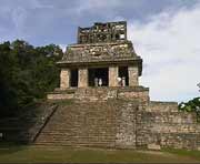 Frontalansicht des Sonnentempel von Palenque ( 690 n.Chr.)